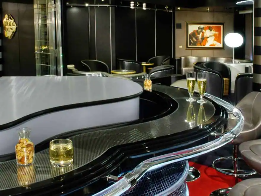 Piano Bar